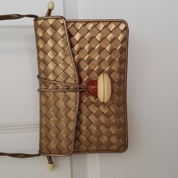 Bottega Veneta Intrecciato Metallic Gold Color Sling Bag - Picture 3 of 15